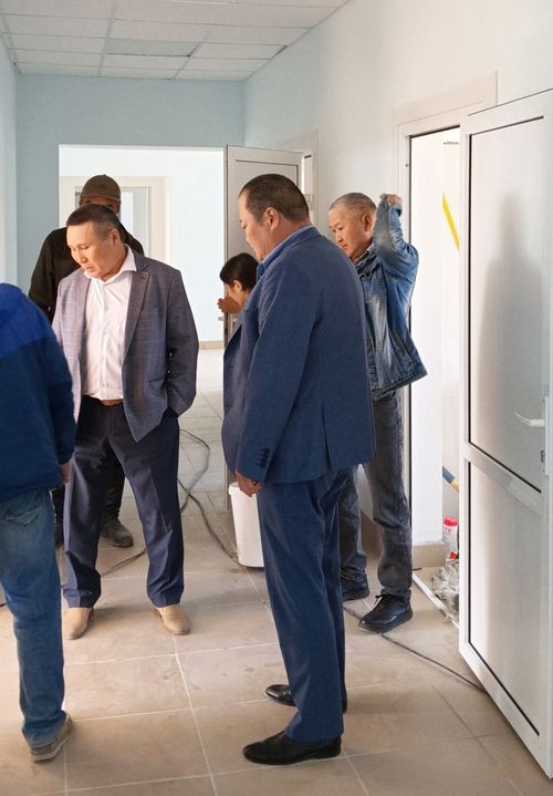 Министр здравоохранения Тувы проинспектировал ход капремонта районной поликлиники