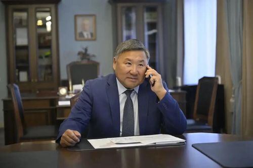 Космонавт из Тувы Кирилл Песков удостоен звания Героя России