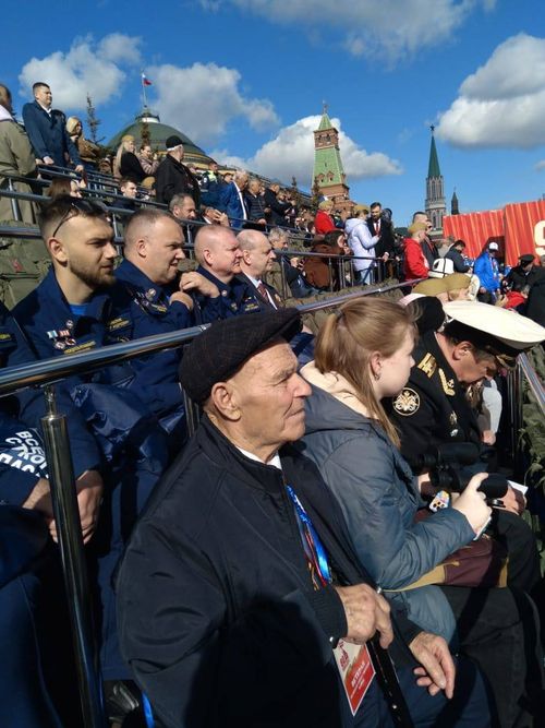 Ветеран Великой Отечественной войны вернулся из Москвы после участия в параде, посвящённом 80-летию Победы