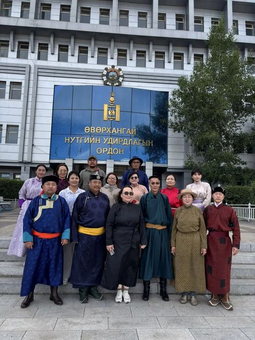 Преподаватель колледжа искусств представил культ коня на конференции в Монголии