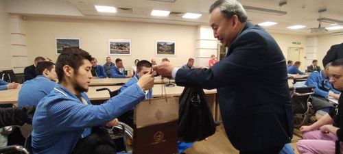 Военнослужащих из Тувы, проходящих лечение в Санкт-Петербурге поздравили с Днём защитника отечества