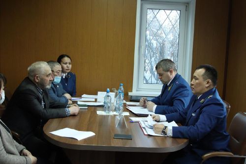 В Туве с рабочим визитом побывал заместитель начальника Генеральной прокуратуры РФ по СФО Баир Доржиев