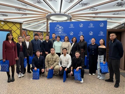 Депутаты Верховного Хурала встретились со студентами из Тувы, обучающимися в Москве