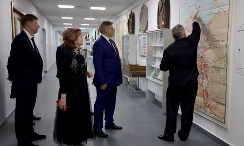 Анатолий Серышев посетил ГПНТБ СО РАН и обсудил с руководителем книгохранилища перспективы развития библиотеки