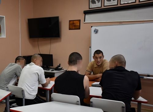 Мастер спорта России по вольной борьбе встретился с подростками в следственном изоляторе Кызыла