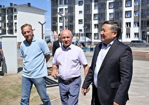 Глава Тувы лично проверил качество новых домов на улице Героев СВО