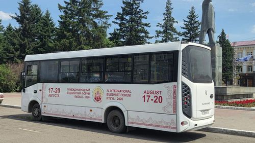Автобусы в Кызыле украсили к Международному буддийскому форуму
