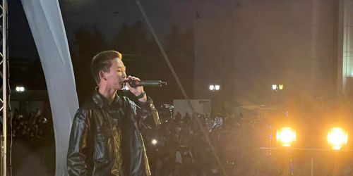 Денберел Ооржак выступил на концерте в честь Дня Республики