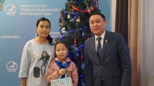 «Ёлка желаний» исполнила мечту девятилетней Ангелины