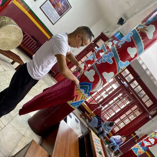 «Добрые сердца Тувы» провели уборку в буддийском храме