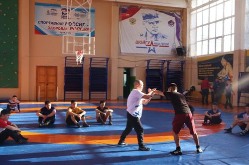 В Туве проводятся мастер-классы от именитых чемпионов по вольной борьбе