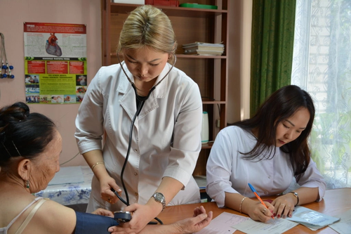 Как будут работать поликлиники и больницы в майские праздники