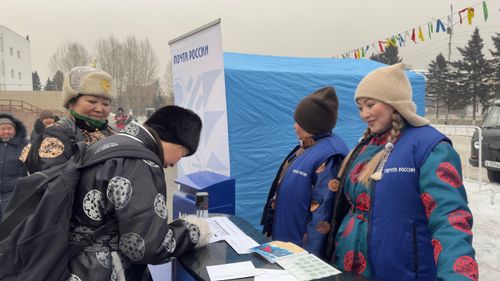 Участники празднества Шагаа на площади Арата бесплатно отправили открытки своим близким