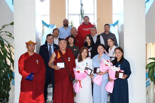 В Верховном Хурале прошла церемония вручения медалей за помощь в специальной военной операции