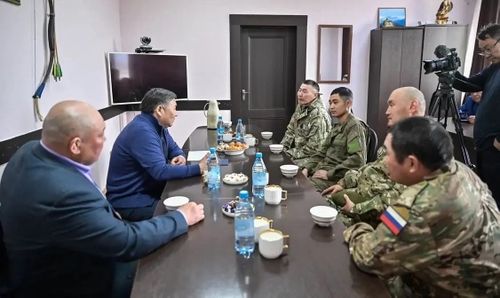 Тываның Баштыңы Сүт-Хөл кожууннуң чурттакчылары-биле ужурашкан