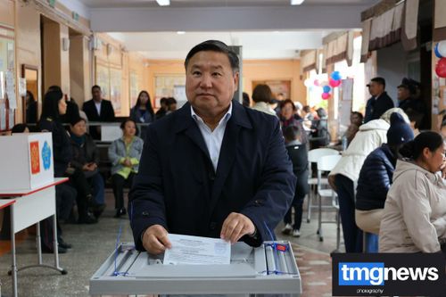 Глава Тувы, секретарь РО Партии "Единая Россия" отдал свой голос на выборах депутатов Верховного Хурала (парламента) республики
