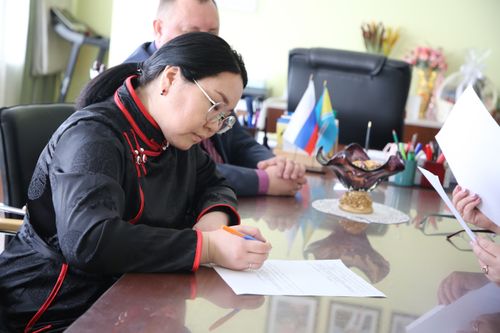 Молодым ученым Тувы продолжают вручать жилищные сертификаты