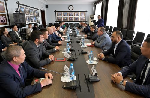 Глава Тувы встретился с избранными депутатами Хурала представителей города Кызыла