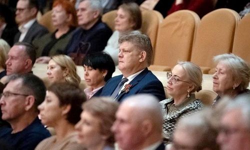 Полпред посетил концерт Кубанского казачьего хора, приуроченный к 80-летию Победы в Великой Отечественной войне