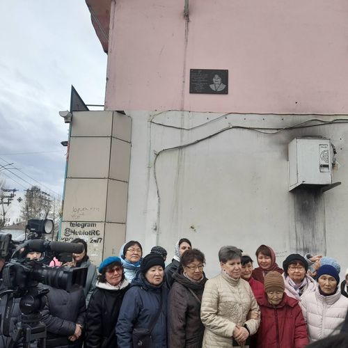 В Кызыле открыли мемориальную доску памяти Маны Оюн - одной из первых провизоров Тувы