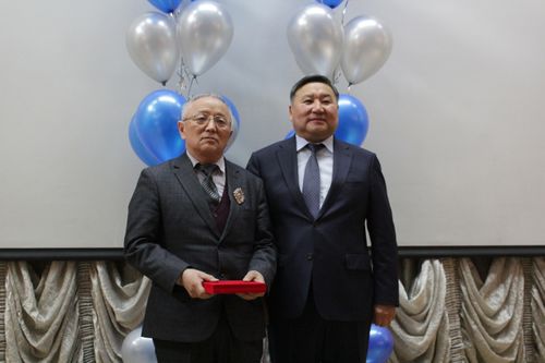 Профессор кафедры «Строительство и ЖКХ» ТувГУ Борис Кара-Сал награжден орденом «Буян-Бадыргы» III степени