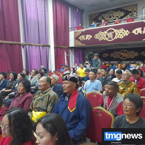 В Центре Тувинской культуры презентовали документальный фильм о Конгар-ооле Ондар