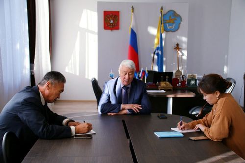 В Туве обсудили презентацию книги «Хунан-Кара» на якутском языке