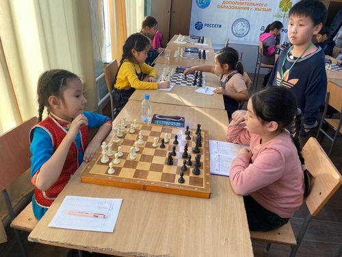 В Кызыле завершилось первенство республики по шахматам среди девочек до 9 лет