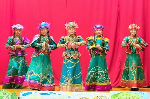 Кызылдың дазылга бажыңының аалчылары – «Урянхай» мода агентилели