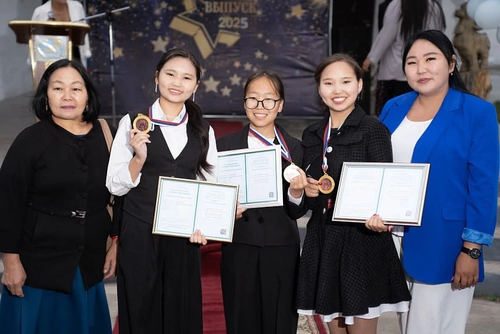 В Туве 107 выпускников школ получили золотые медали