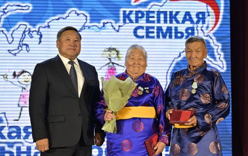 Быжыг өг-бүле – күштүг Россия: Чартык чүс чыл ажыг эгин кожа кады чурттап чоруур өг-бүлелерни шаңнап-мактаан