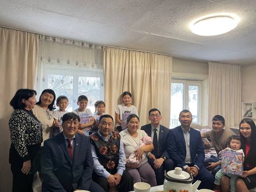 Многодетную семью из Танды поздравили с рождением десятого ребёнка