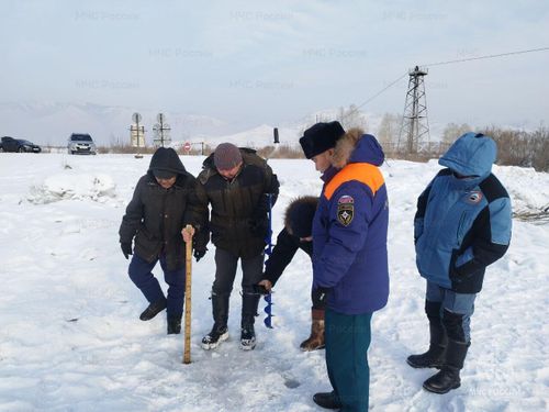 В Туве введены ограничения грузоподъёмности для ледовой переправы «Эйлиг-Хем»