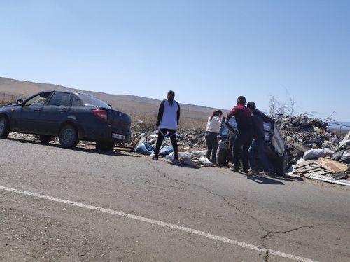 За оставленный мусор на обочине автодороги жителя Кызыла наши и наказали