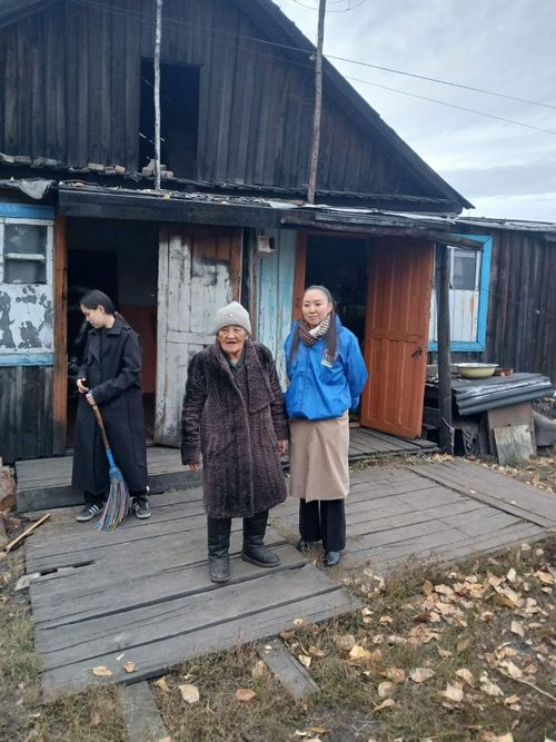Молодогвардейцы Тувы совместно с соратником партии ЕР оказали адресную помощь учителю-ветерану