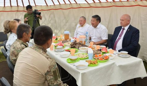 Глава Тувы встретился с семьей участника СВО из Каа-Хемского района