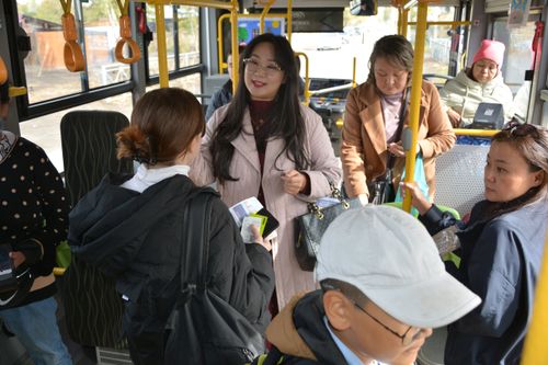 В Кызыле прошла акция по повышению безопасности на дорогах с участием Центра здоровья и миндортранса