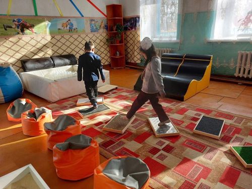 Түр када хостуг үе төптеринде школачыларга солун хемчеглер