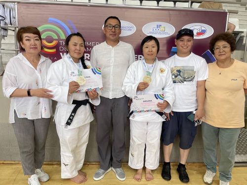 Глава Тувы поздравил спортсменов республики с достижениями на международных летних сурдлимпийских играх в Уфе