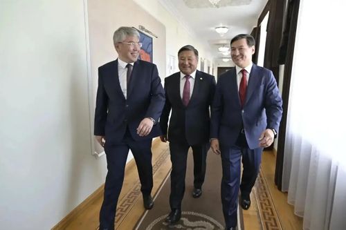 Владислав Ховалыг встретился с главами Калмыкии и Бурятии на буддийском форуме в Туве