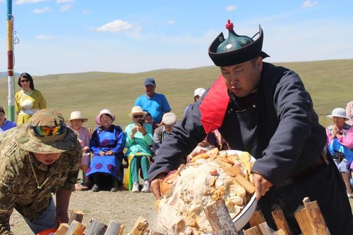 На берегу Чагытая освятили священное место - Оваа