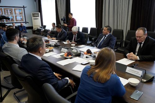 Глава Тувы встретился с представителями политических партий республики