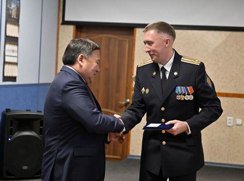Глава Тувы поздравил сотрудников УФСБ с Днём работника органов безопасности