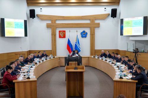 Владислав Ховалыг провел еженедельное совещание с правительством Тувы