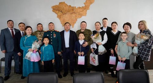 Глава Тувы встретился с участниками спецоперации в Каа-Хемском районе