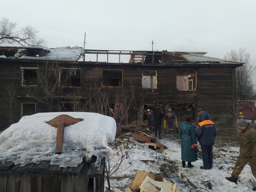 По факту гибели мужчины в аварийном доме возбуждено уголовное дело