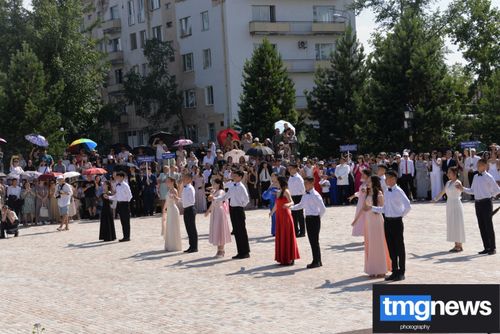В Кызыле состоялся выпускной бал «Созвездие выпускников в Центре Азии»