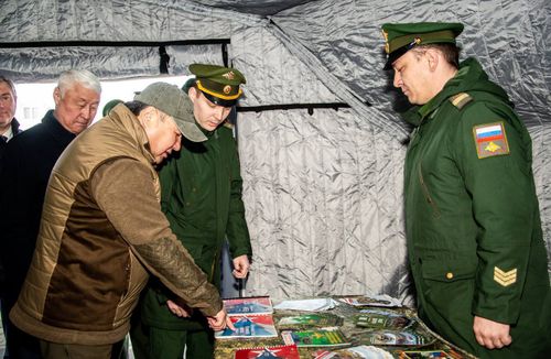 Глава Тувы поздравил сотрудников военных комиссариатов с профессиональным праздником