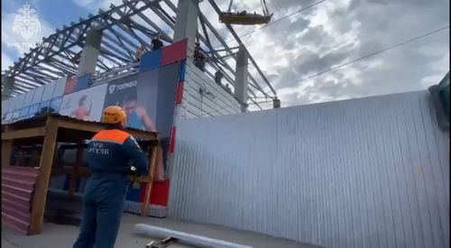 Спасатели Тувы эвакуировали молодого человека, которого ударило током на стройке