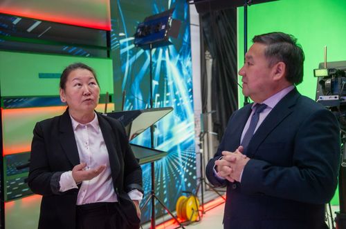 Глава Тувы посетил обновлённую студию телеканала «Тува 24»